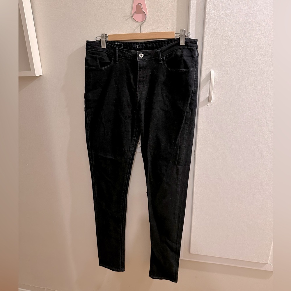 Levi’s black skinny legging jeans size 31